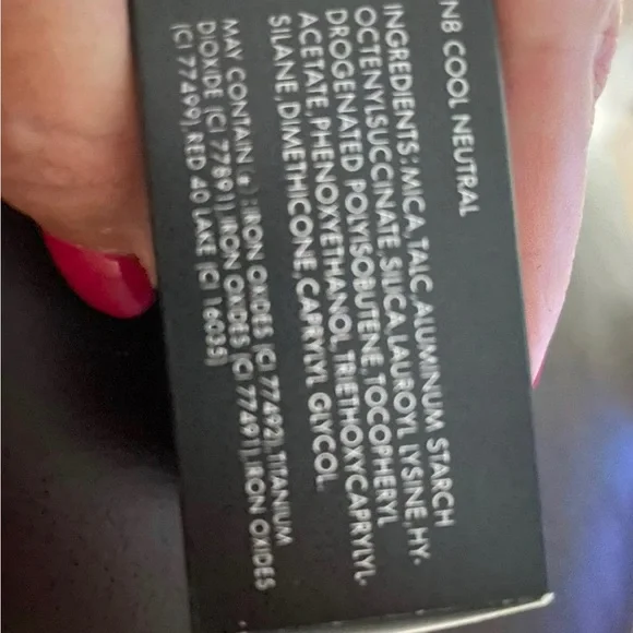 V cosmetics cool neutral powder NEW - Picture 6 of 7